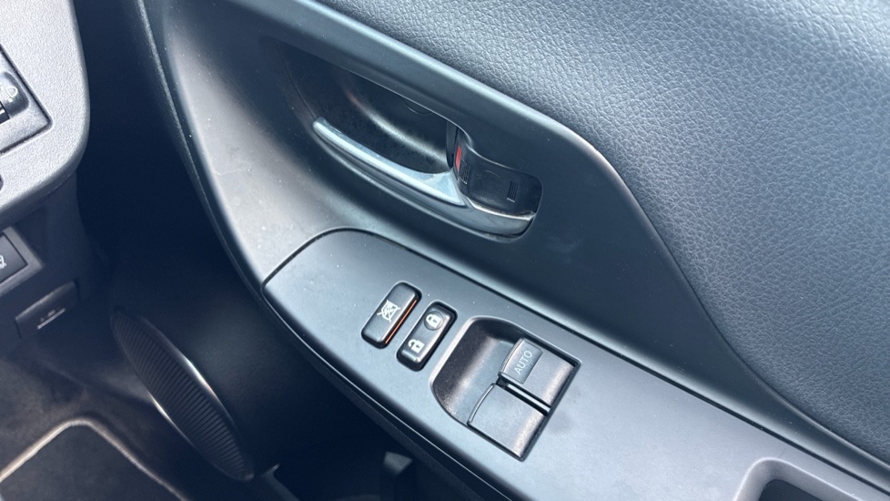 Toyota Yaris 1.5 Hybrid Y20 5dr CVT [Bi-tone] Hybrid Hatchback - Image 26