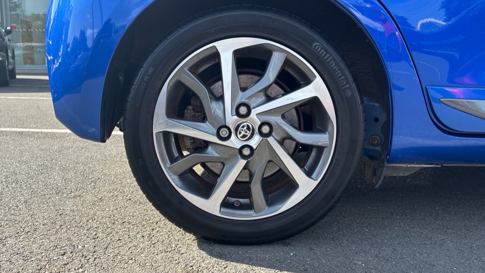 Toyota Yaris 1.5 Hybrid Y20 5dr CVT [Bi-tone] Hybrid Hatchback - Image 32