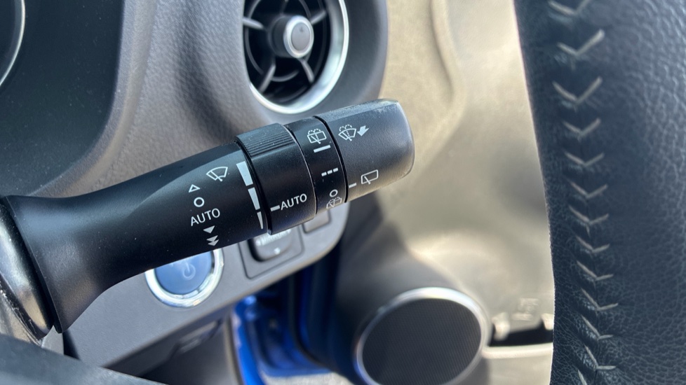 Toyota Yaris 1.5 Hybrid Y20 5dr CVT [Bi-tone] Hybrid Hatchback - Image 40