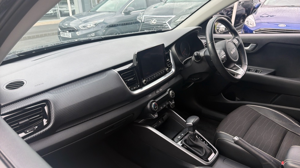 Kia Stonic 1.0T GDi 48V GT-Line 5dr DCT Petrol Estate - Image 9