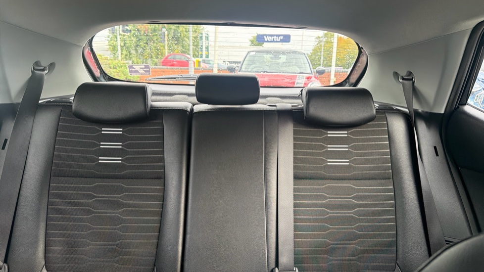 Kia Stonic 1.0T GDi 48V GT-Line 5dr DCT Petrol Estate - Image 15