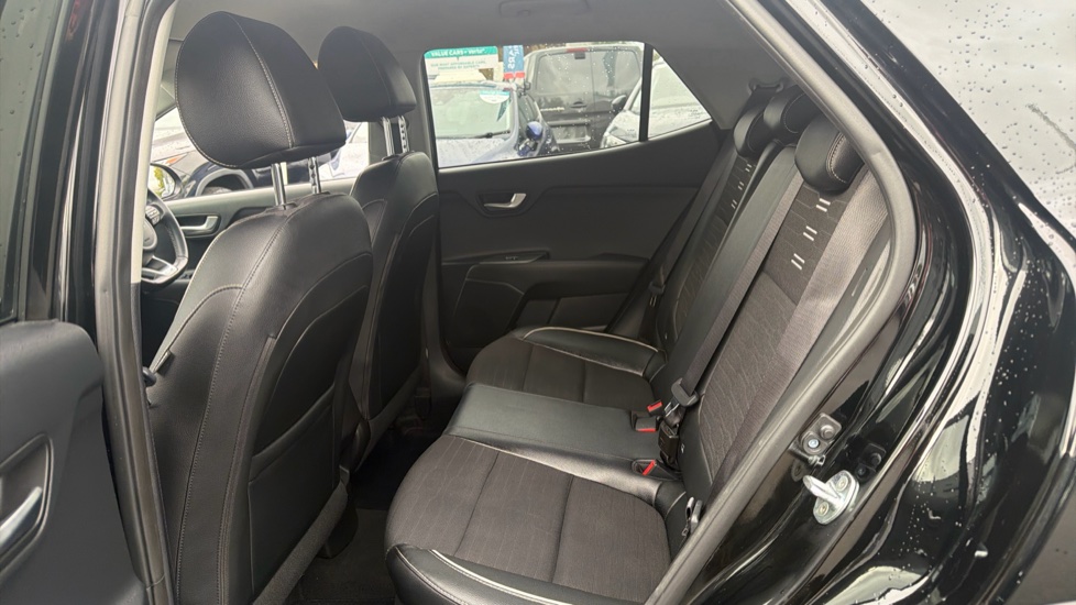 Kia Stonic 1.0T GDi 48V GT-Line 5dr DCT Petrol Estate - Image 16