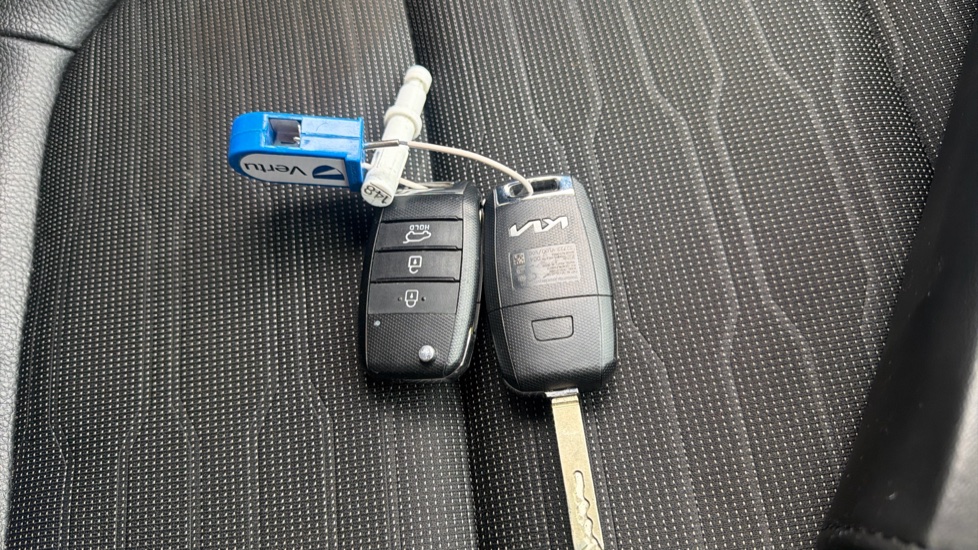Kia Stonic 1.0T GDi 48V GT-Line 5dr DCT Petrol Estate - Image 20