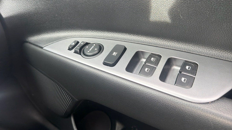 Kia Stonic 1.0T GDi 48V GT-Line 5dr DCT Petrol Estate - Image 33