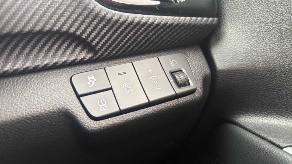 Kia Stonic 1.0T GDi 48V GT-Line 5dr DCT Petrol Estate - Image 34