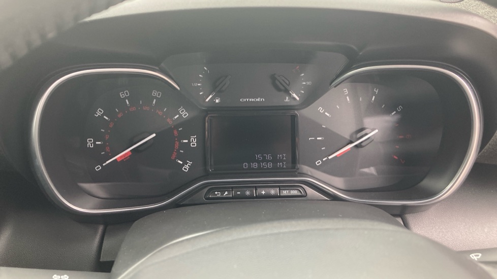 Citroen C3 Aircross 1.2 PureTech 130 Shine Plus 5dr EAT6 Petrol Hatchback - Image 18