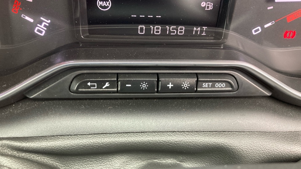 Citroen C3 Aircross 1.2 PureTech 130 Shine Plus 5dr EAT6 Petrol Hatchback - Image 32