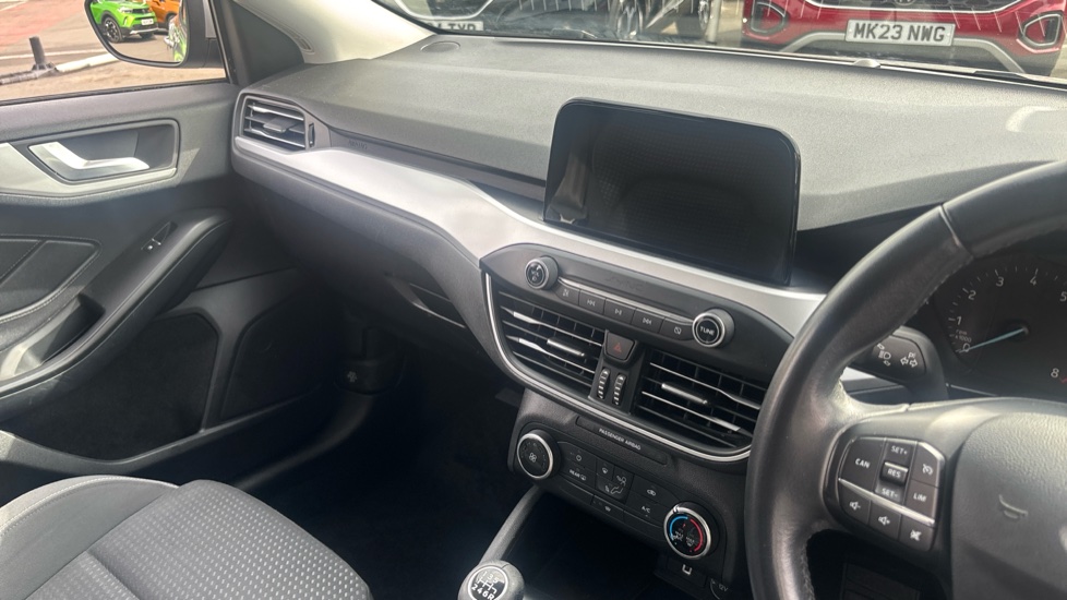 Ford Focus 1.0 EcoBoost 100 Zetec 5dr Petrol Hatchback - Image 14