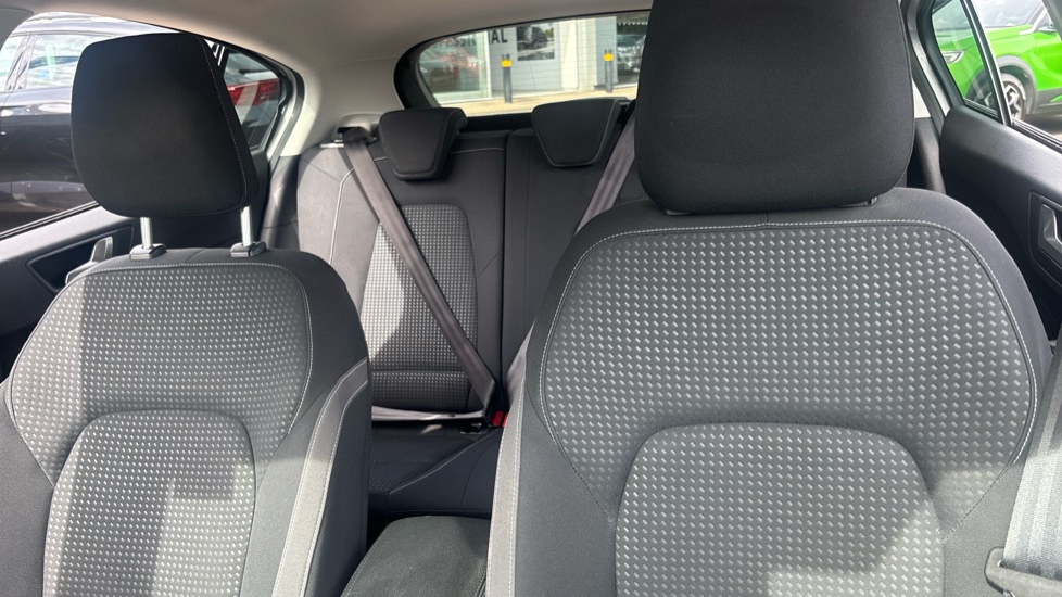 Ford Focus 1.0 EcoBoost 100 Zetec 5dr Petrol Hatchback - Image 15