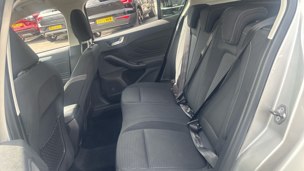 Ford Focus 1.0 EcoBoost 100 Zetec 5dr Petrol Hatchback - Image 16