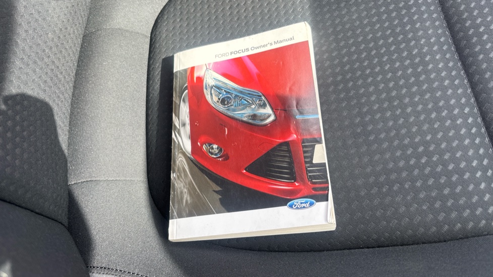 Ford Focus 1.0 EcoBoost 100 Zetec 5dr Petrol Hatchback - Image 19