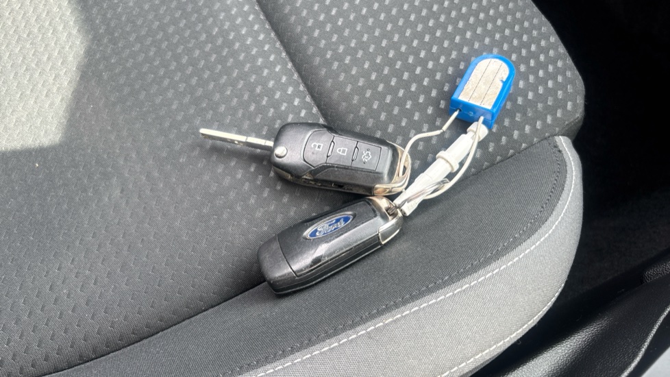Ford Focus 1.0 EcoBoost 100 Zetec 5dr Petrol Hatchback - Image 20