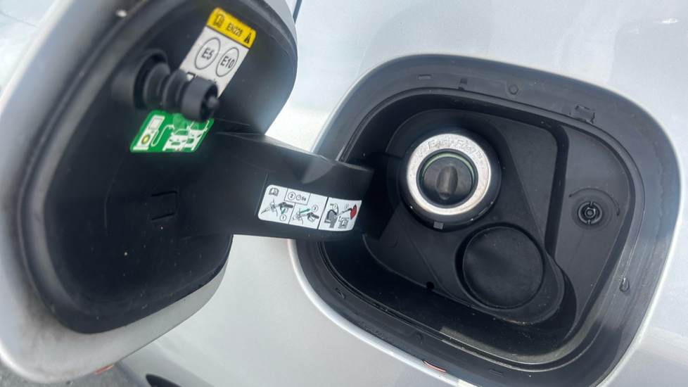 Ford Focus 1.0 EcoBoost 100 Zetec 5dr Petrol Hatchback - Image 22