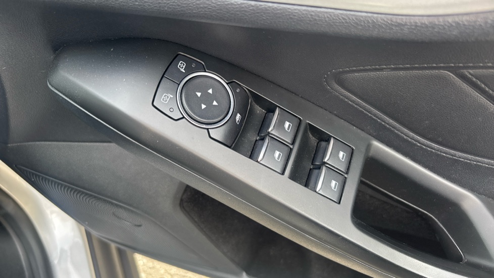 Ford Focus 1.0 EcoBoost 100 Zetec 5dr Petrol Hatchback - Image 23