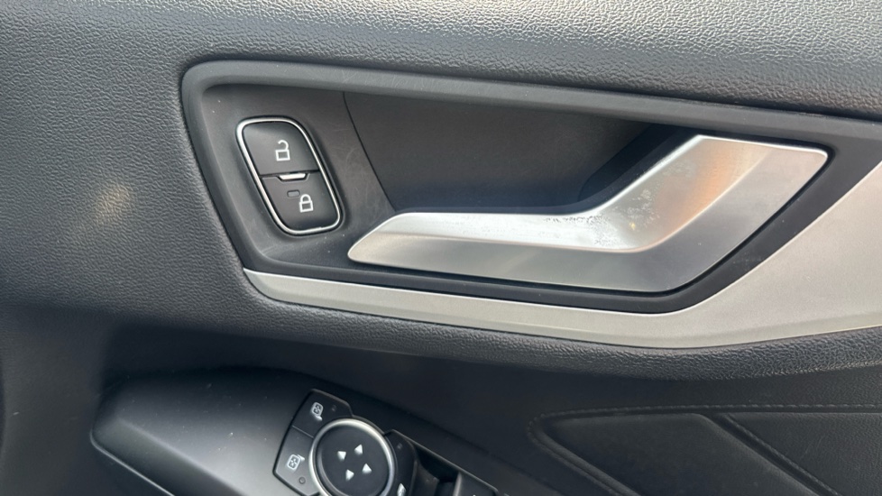 Ford Focus 1.0 EcoBoost 100 Zetec 5dr Petrol Hatchback - Image 24