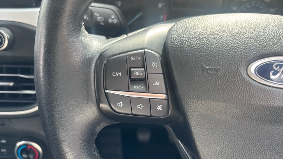 Ford Focus 1.0 EcoBoost 100 Zetec 5dr Petrol Hatchback - Image 26