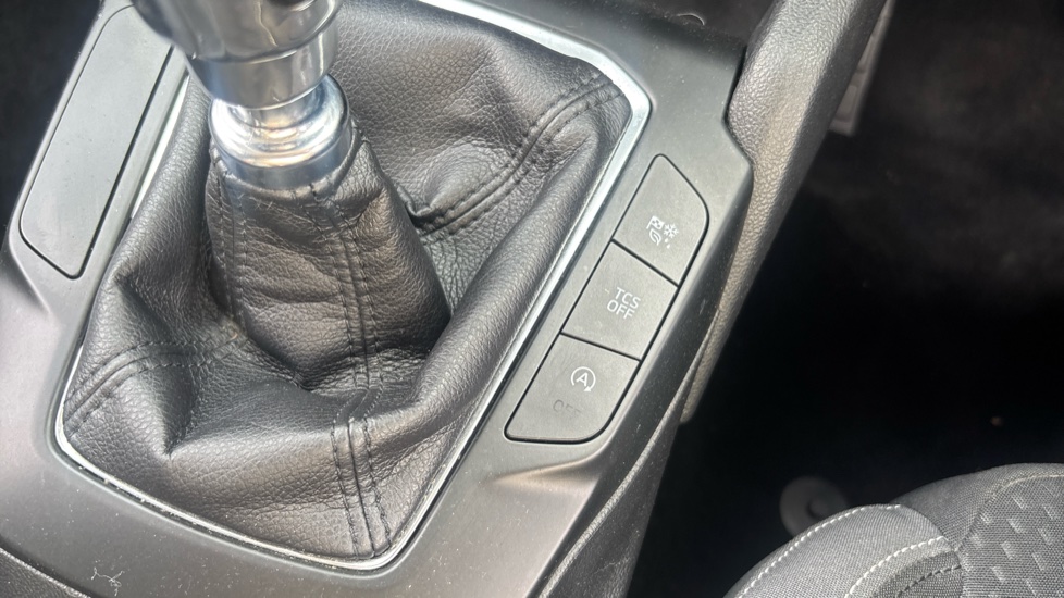Ford Focus 1.0 EcoBoost 100 Zetec 5dr Petrol Hatchback - Image 30