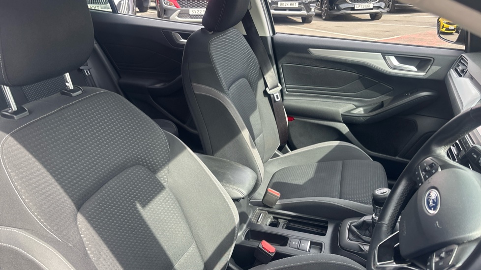Ford Focus 1.0 EcoBoost 100 Zetec 5dr Petrol Hatchback - Image 35