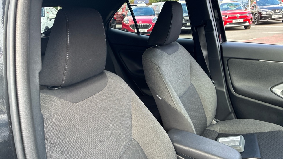 Toyota Yaris Cross 1.5 Hybrid Design 5dr CVT Hybrid Estate - Image 8