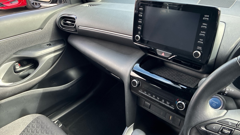 Toyota Yaris Cross 1.5 Hybrid Design 5dr CVT Hybrid Estate - Image 14