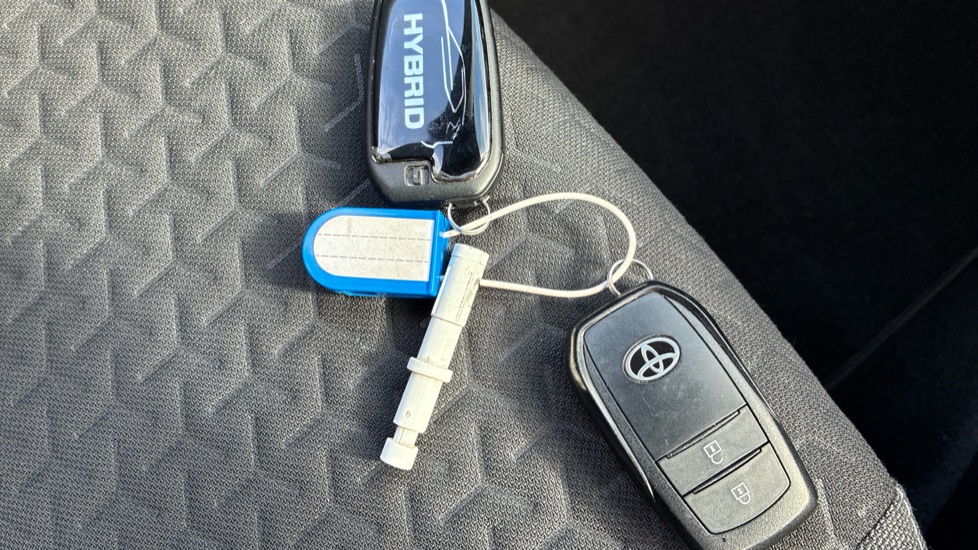 Toyota Yaris Cross 1.5 Hybrid Design 5dr CVT Hybrid Estate - Image 20