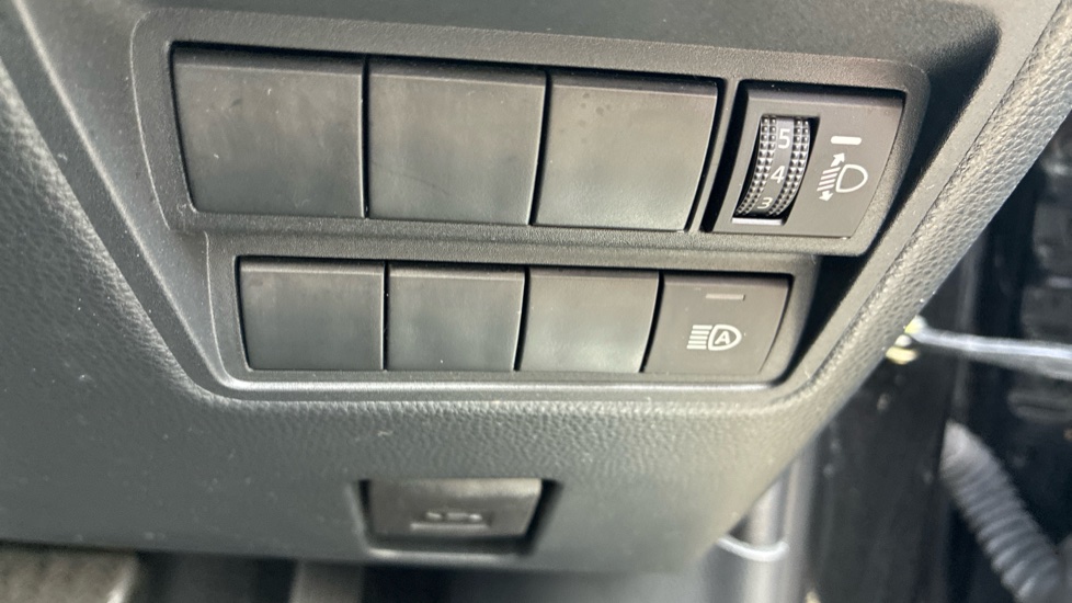 Toyota Yaris Cross 1.5 Hybrid Design 5dr CVT Hybrid Estate - Image 28