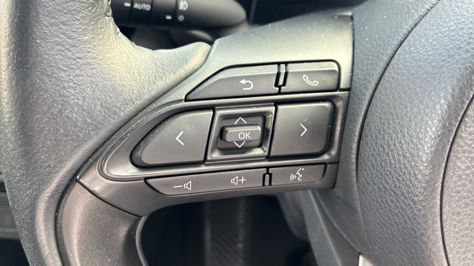 Toyota Yaris Cross 1.5 Hybrid Design 5dr CVT Hybrid Estate - Image 30