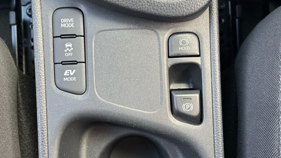 Toyota Yaris Cross 1.5 Hybrid Design 5dr CVT Hybrid Estate - Image 31