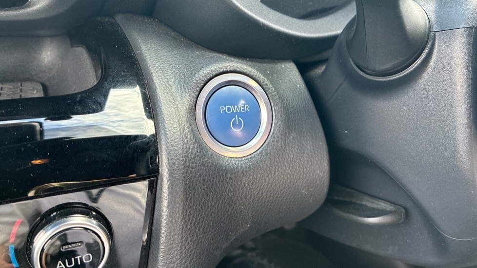 Toyota Yaris Cross 1.5 Hybrid Design 5dr CVT Hybrid Estate - Image 32