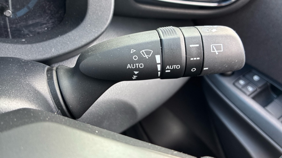 Toyota Yaris Cross 1.5 Hybrid Design 5dr CVT Hybrid Estate - Image 34