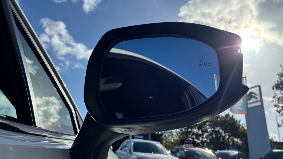Toyota C-HR 1.8 Hybrid Design 5dr CVT Hybrid Hatchback - Image 9
