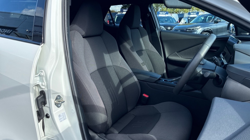 Toyota C-HR 1.8 Hybrid Design 5dr CVT Hybrid Hatchback - Image 10