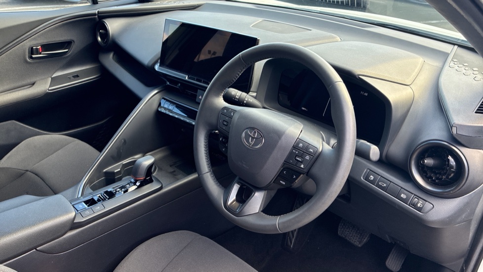 Toyota C-HR 1.8 Hybrid Design 5dr CVT Hybrid Hatchback - Image 11