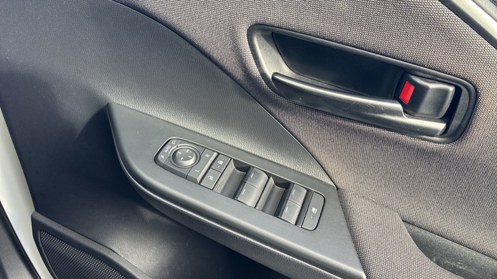 Toyota C-HR 1.8 Hybrid Design 5dr CVT Hybrid Hatchback - Image 22