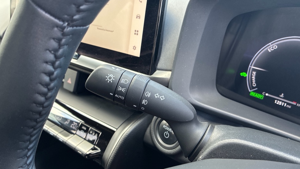 Toyota C-HR 1.8 Hybrid Design 5dr CVT Hybrid Hatchback - Image 25