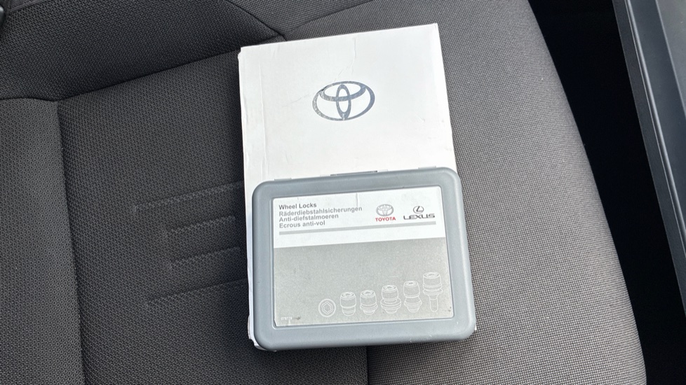 Toyota C-HR 1.8 Hybrid Design 5dr CVT Hybrid Hatchback - Image 35