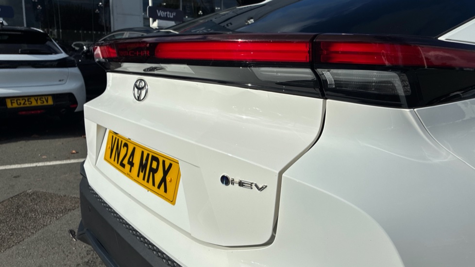 Toyota C-HR 1.8 Hybrid Design 5dr CVT Hybrid Hatchback - Image 39