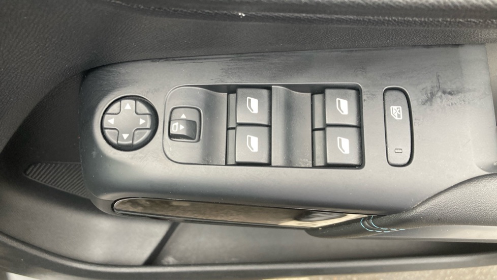 Citroen C5 Aircross 1.6 Plug-in Hybrid Max 5dr e-EAT8 Hatchback - Image 24
