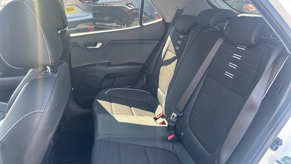 Kia Stonic 1.0T GDi 48V GT-Line 5dr Petrol Estate - Image 16