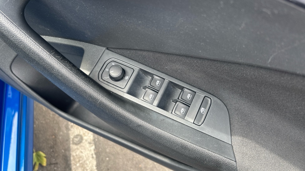 Skoda Kamiq 1.0 TSI 95 SE Drive 5dr Petrol Hatchback - Image 25