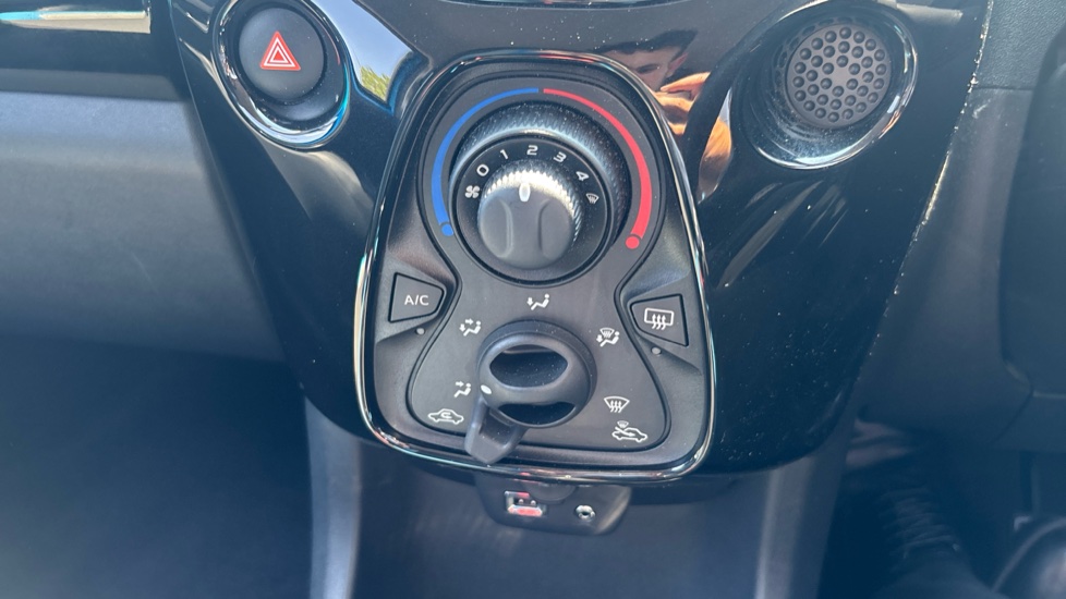 Toyota Aygo 1.0 VVT-i X-Cite 2 5dr Petrol Hatchback - Image 28