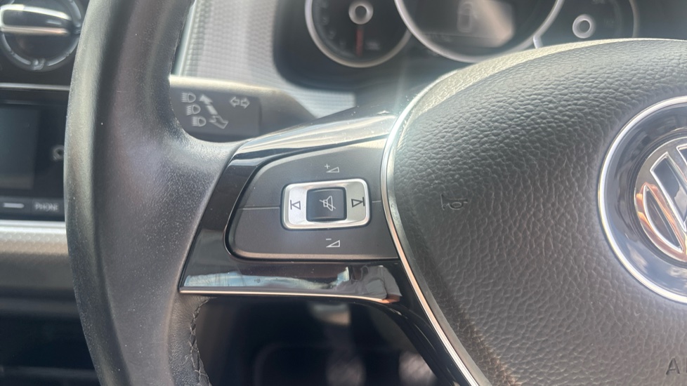 Volkswagen Up 1.0 90PS High Up 5dr [Start Stop] Petrol Hatchback - Image 25