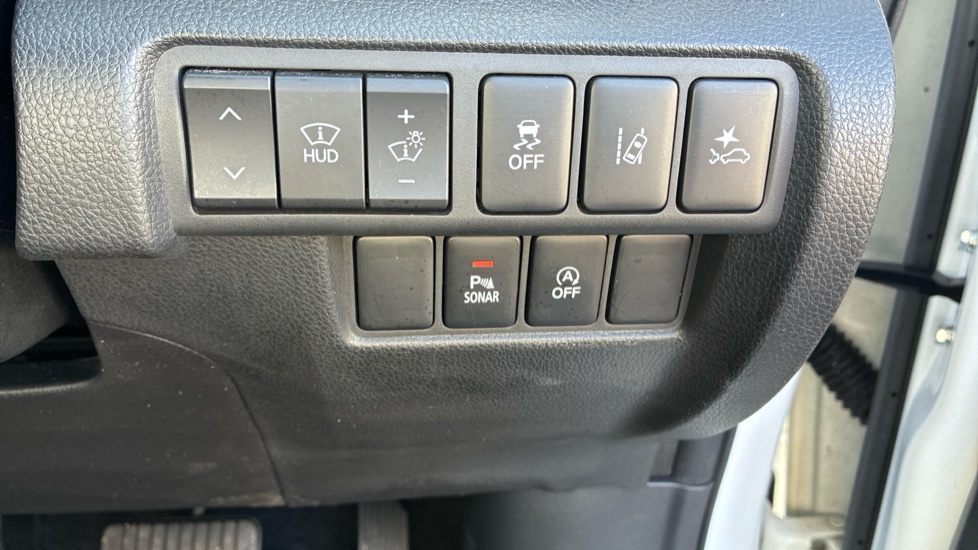 Mitsubishi Eclipse Cross 1.5 4 5dr CVT 4WD Petrol Hatchback - Image 29