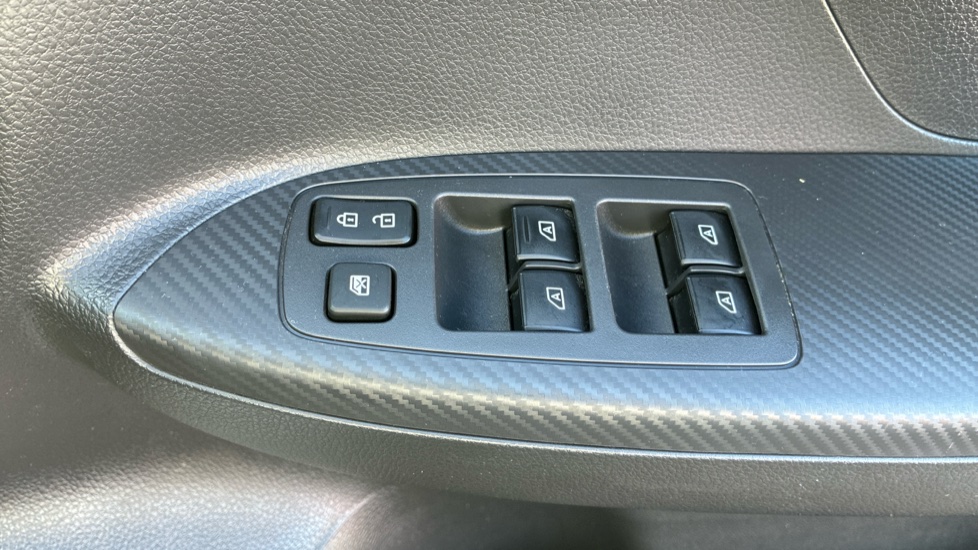 Mitsubishi Eclipse Cross 1.5 4 5dr CVT 4WD Petrol Hatchback - Image 30