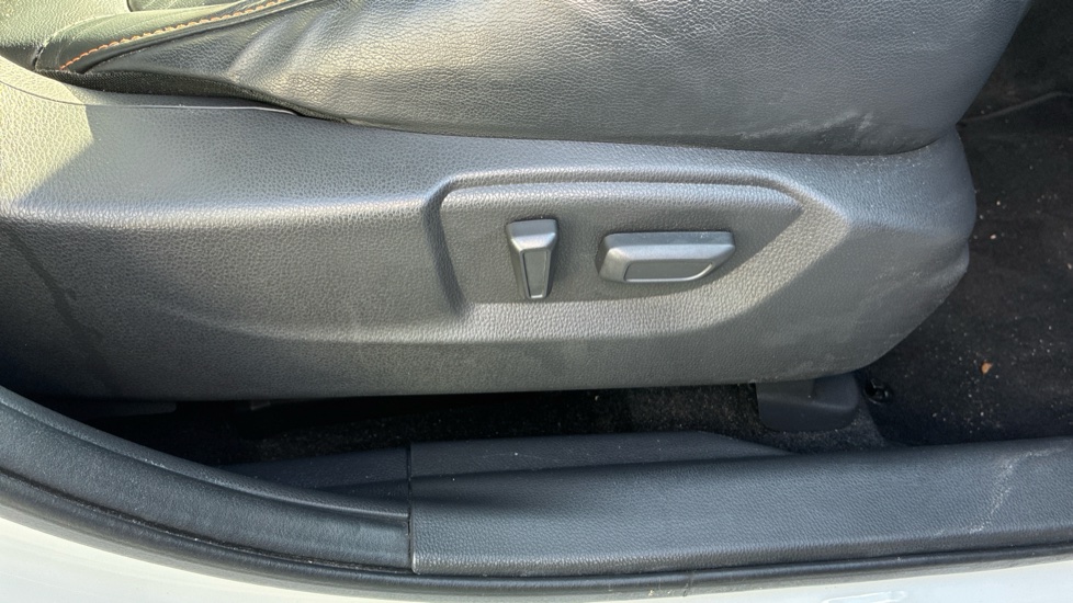 Mitsubishi Eclipse Cross 1.5 4 5dr CVT 4WD Petrol Hatchback - Image 31