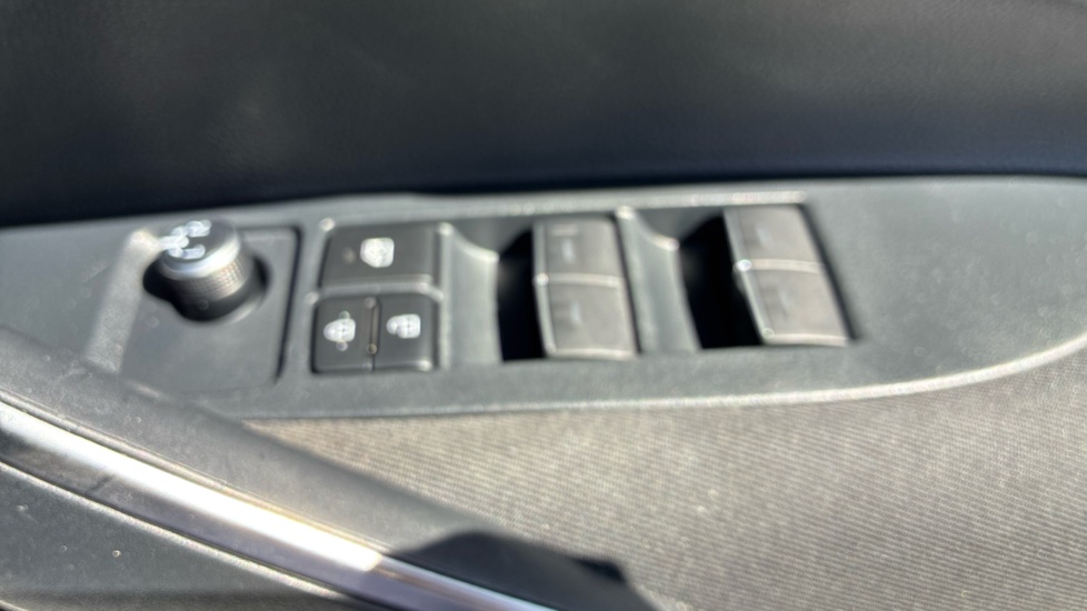Toyota Corolla 1.8 VVT-i Hybrid Icon 5dr CVT Hybrid Hatchback - Image 29