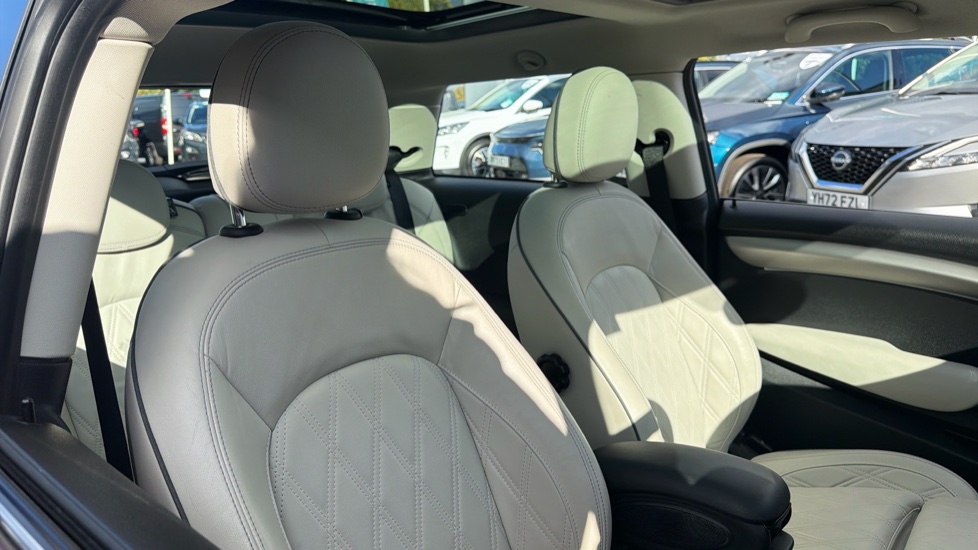 MINI Hatchback 2.0 Cooper S Exclusive II 3dr Petrol Hatchback - Image 27
