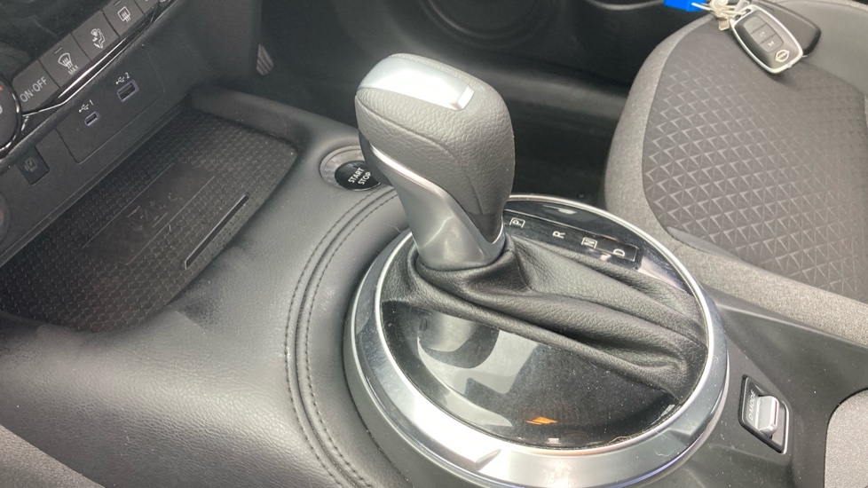 Nissan Juke 1.6 Hybrid N-Connecta 5dr Auto Hybrid Hatchback - Image 13