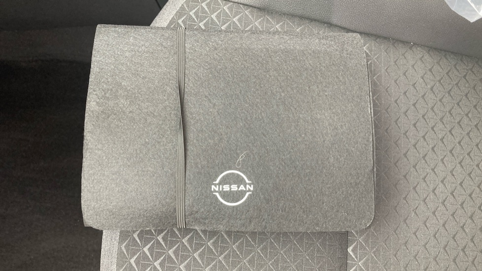 Nissan Juke 1.6 Hybrid N-Connecta 5dr Auto Hybrid Hatchback - Image 19