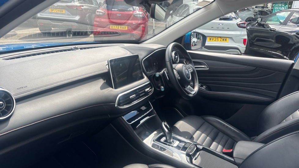 MG HS 1.5 T-GDI Exclusive 5dr DCT Petrol Hatchback - Image 9